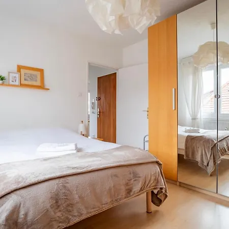 Apartment Le Nid - 20min Marche Noel, Tram A 2 Pas, Balcon